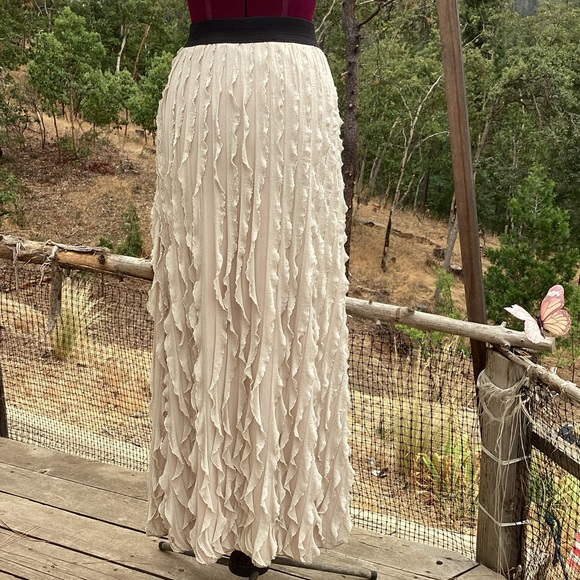 Bohemian Ruffle Elastic Waist Cream Maxi Skirt Size Small Hippie Fun Flirty - Picture 2 of 5